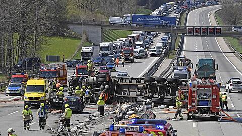 Durch den Unfall staute sich der Verkehr kilometerweit.