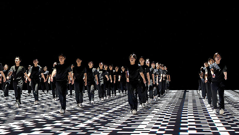 Die Video-Installation „Collective Action“ von Richard Siegal im Kunstbau des Lenbachhauses.  Foto: Katarina Sopcic