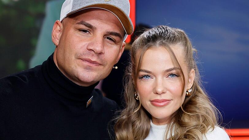 Pietro und Laura verstehen sich im Urlaub blendend.