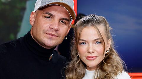 Pietro und Laura verstehen sich im Urlaub blendend.