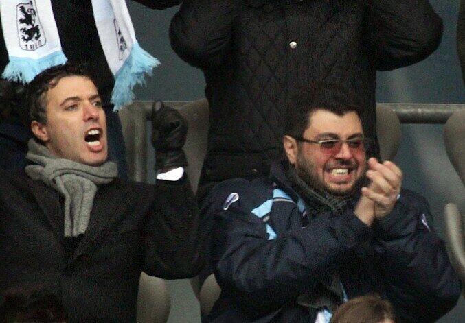 Hier bejubeln Löwen-Investor Ismaik (r.) und Berater Hamada Iraki den TSV 1860. Nun legt Iraki zwei Ämter nieder.