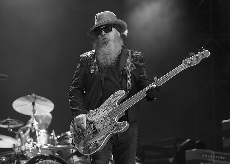 Dusty Hill, Musiker der Rockband ZZ Top, ist am 28.7.2021 in Houston, Texas gestorben. Er wurde 72 Jahre alt.