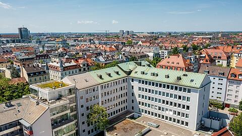 Die rückwärtige Ansicht des Bürohauses mit Blick nach Südwesten.