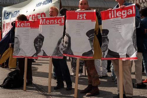 Flüchtlinge fordern die Abschaffung der  zwangsweisen Unterbringung in Sammellagern
