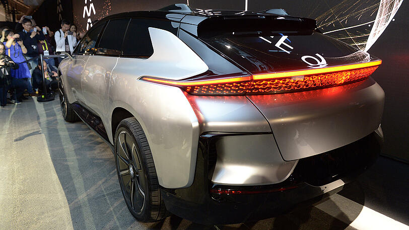 as Start-up Faraday Future stellt auf der Technik-Messe CES in Las Vegas am sein erstes Produktionsmodell, den Elektrowagen FF91 vor. Das Auto soll ab 2018 ausgeliefert werden.