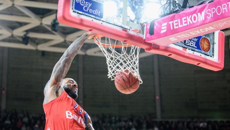 Derrick Williams führte den FC Bayern mit XX Punkten zum Sieg gegen ALBA Berlin. Derrick Williams führte den FC Bayern mit XX Punkten zum Sieg gegen ALBA Berlin.