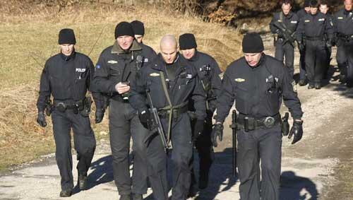 Rund 200 Beamte durchkämmten das Waldgebiet Rund 200 Beamte durchkämmten das Waldgebiet