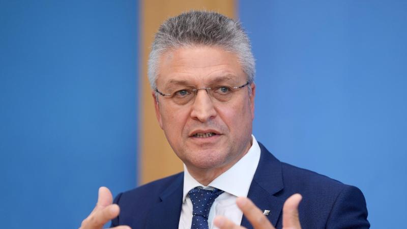 Lothar H. Wieler, Präsident des Robert Koch Institut (RKI), äußert sich in einer Pressekonferenz. (Archivbild).