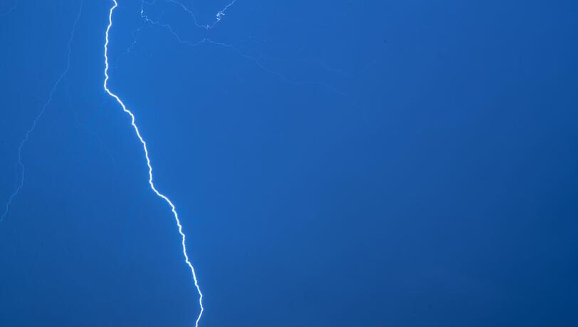 Bei einer Demo für Ex-Präsident Jair Bolsonaro trifft ein Blitz zahlreiche Menschen in Brasília. (Archivbild) Bei einer Demo für Ex-Präsident Jair Bolsonaro trifft ein Blitz zahlreiche Menschen in Brasília. (Archivbild)