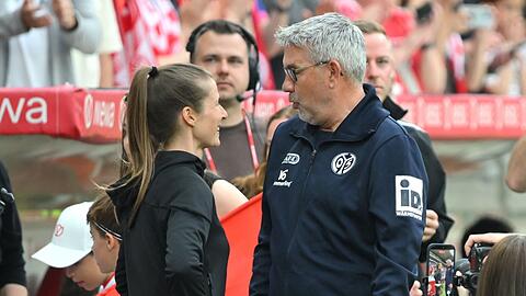 Gegen Fischer (r) und Mainz 05 gelang Eta ihr erster Sieg. (Archivbild)