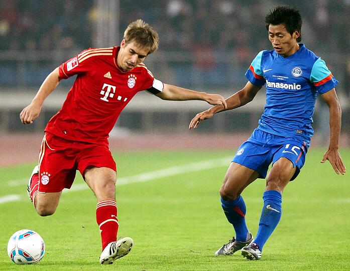 Bayern München hat ein Testspiel gegen die Nationalmannschaft von Indien leicht und locker mit 4:0 (4:0) gewonnen. Gomez, Schweinsteiger und Müller trafen für die Münchner. Die Bilder vom Spiel!