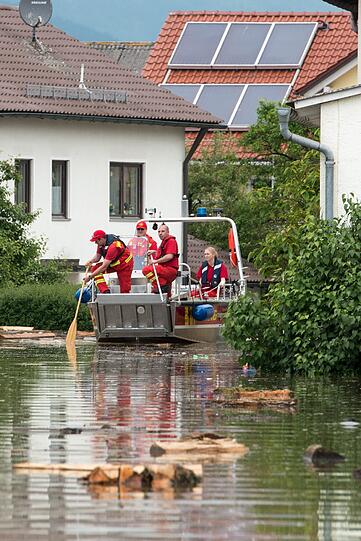 Aktuelle Bilder vom Hochwasser in Deggendorf: Die Lage ist weiter kritisch. Die Bürger sorgen sich um die Dämme. Die A92 ist wieder geöffnet.
