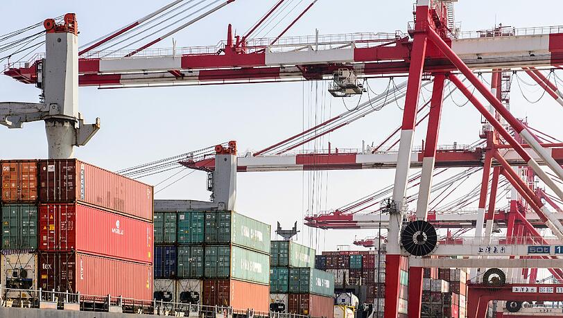 Containerhafen in Shanghai: Die chinesische Wirtschaft zeigt derzeit Zeichen der Stabilisierung. Foto: Ole Spata/Archiv Containerhafen in Shanghai: Die chinesische Wirtschaft zeigt derzeit Zeichen der Stabilisierung. Foto: Ole Spata/Archiv