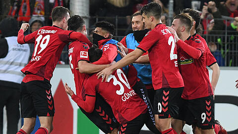 Großer Jubel: Der SC Freiburg schlägt beeindruckend RB Leipzig.