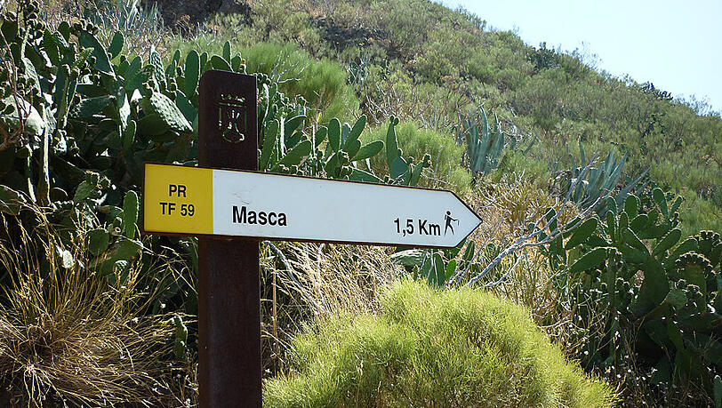 Ausgeschilderter Wanderweg bei Masca. Ausgeschilderter Wanderweg bei Masca.