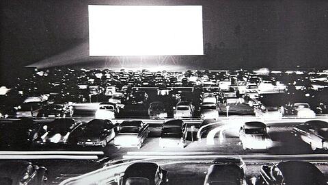 Das Autokino in Gravenbruch - vor 60 Jahren wurde dort das erste Autokino Deutschlands eröffnet.