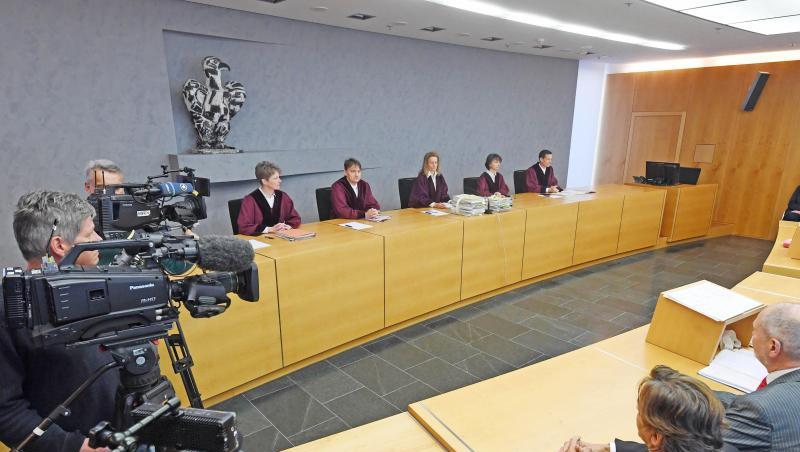Der sechste Zivilsenat beim Bundesgerichtshof eröffnet die Verhandlung über die Haftung wegen Lebenserhaltung durch künstliche Ernährung. Der sechste Zivilsenat beim Bundesgerichtshof eröffnet die Verhandlung über die Haftung wegen Lebenserhaltung durch künstliche Ernährung.