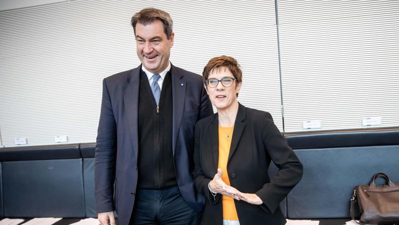 Annegret Kramp-Karrenbauer (r.), Bundesvorsitzende der CDU und Ministerpräsident Markus Söder (CSU). Foto: Michael Kappeler/Archivbild Annegret Kramp-Karrenbauer (r.), Bundesvorsitzende der CDU und Ministerpräsident Markus Söder (CSU). Foto: Michael Kappeler/Archivbild