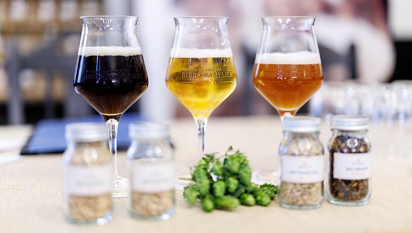 Die Sommeliers müssen die Biere blind auseinanderhalten können.