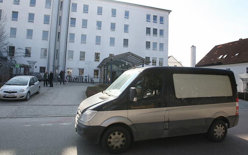 Nach dem Tod der Ärztin haben die Kriminalpolizeiinspektion Weilheim und die Staatsanwaltschaft München II die Ermittlungen aufgenommen.