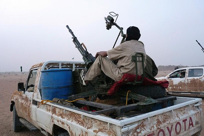 Da Mali teilweise von Islamisten besetzt ist und Bundeskanzlerin Merkel befürchtet, dass dies ein neuer Spielraum für Terroristen sein könnte, wird die deutsche Bundeswehr vermutlich bald auch dort stationiert werden.