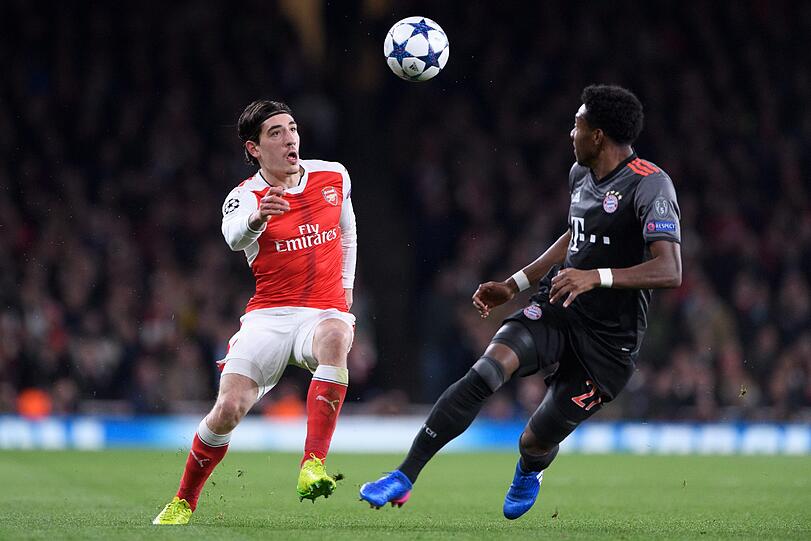 DAVID ALABA:NOTE 4 - Zuckte kurz, weil er überlegte, Walcott zu foulen &ndash; ließ ihn dann  
ziehen. Das 0:1. Daher war es auch sein Ding. Überhaupt sehr oft  
zweiter Sieger gegen Walcott. Sah nach 39 Minuten Gelb, danach bei  
Zweikämpfen etwas eingeschränkt, weil vorsichtiger unterwegs.