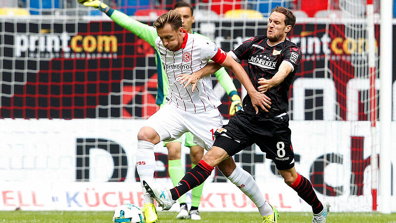 Wird ein "Löwe", aber kein Sechzger: Stephan Fürster, hier im Zweikampf mit Fortuna Düsseldorfs Adam Bodzek (r.). Wird ein "Löwe", aber kein Sechzger: Stephan Fürster, hier im Zweikampf mit Fortuna Düsseldorfs Adam Bodzek (r.).