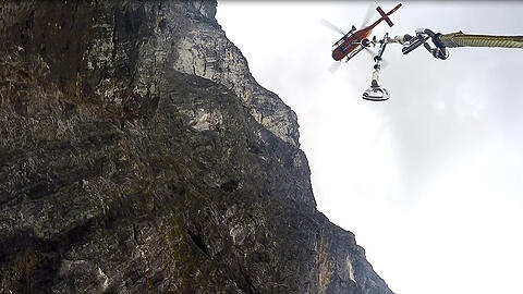 Immer wieder muss die Bergwacht ausrücken - vor allem in den Alpen kommt es im Sommer zu vielen Unfällen. (Symbolbild)