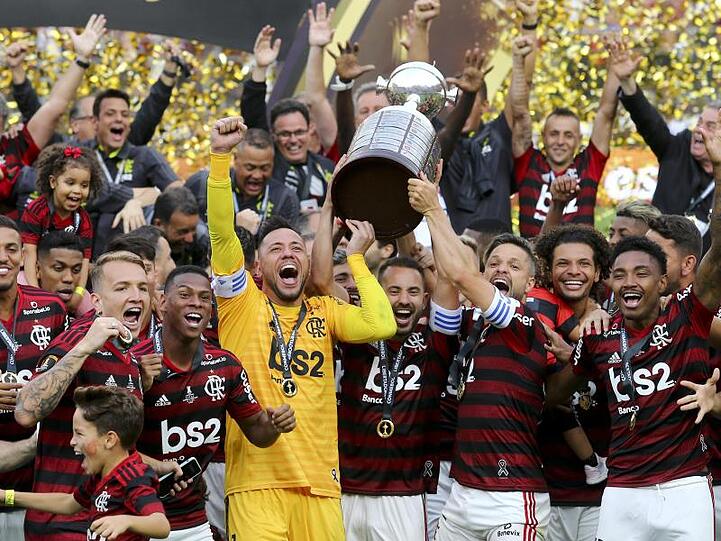 Die Spieler von Flamengo Rio de Janeiro feiern den Sieg der Copa Libertadores.