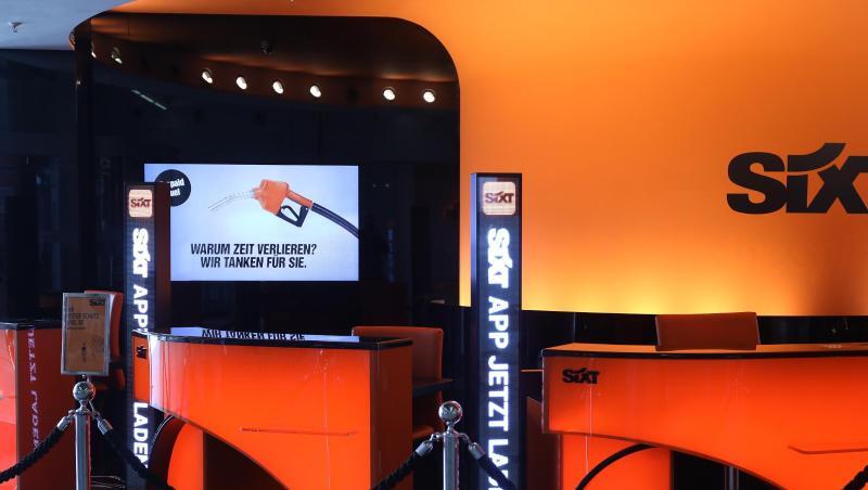 Ein leerer Schalter des Autovermieters Sixt am Flughafen Köln-Bonn. Ein leerer Schalter des Autovermieters Sixt am Flughafen Köln-Bonn.