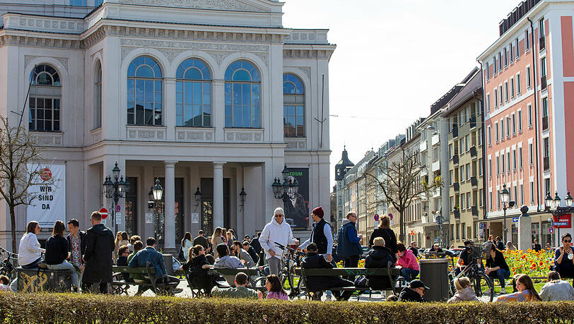 Auch tagsüber ist schon einiges am Gärtnerplatz los. Hier ein Bild von Ende März. Auch tagsüber ist schon einiges am Gärtnerplatz los. Hier ein Bild von Ende März.