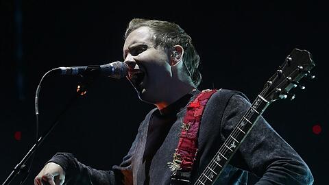 Jónsi Birgisson bei einem Auftritt mit seiner Band in Porto.