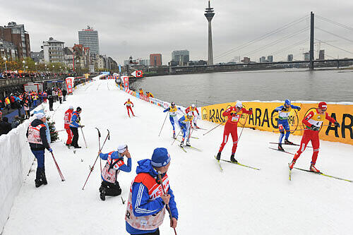 Der neunte Skilanglauf-Weltcup in Düsseldorf ist zum ersten Mal das längste Sprintrennen der Saison.