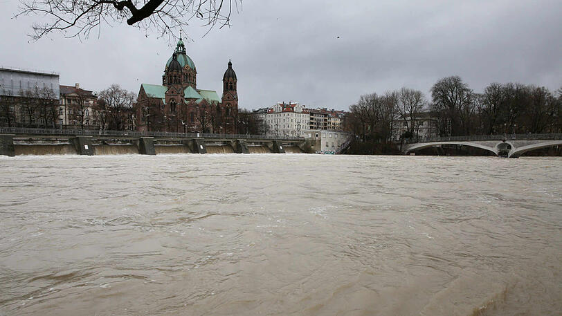 Bilder vom stürmischen Dienstag in München. Mittlerweile hat der Deutsche Wetterdienst die Unwetterwarnung aufgehoben.