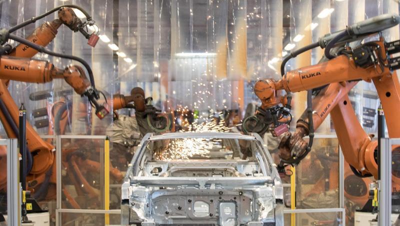 Im Werk Emden werden Teile eines VW-Passat zusammengefügt. Im Werk Emden werden Teile eines VW-Passat zusammengefügt.