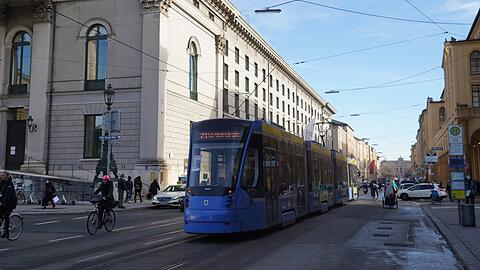 Von der Maximilianstraße in die Hochhaussiedlung nach Haar - so soll die Tram 21 künftig verlaufen, fordert die SPD.