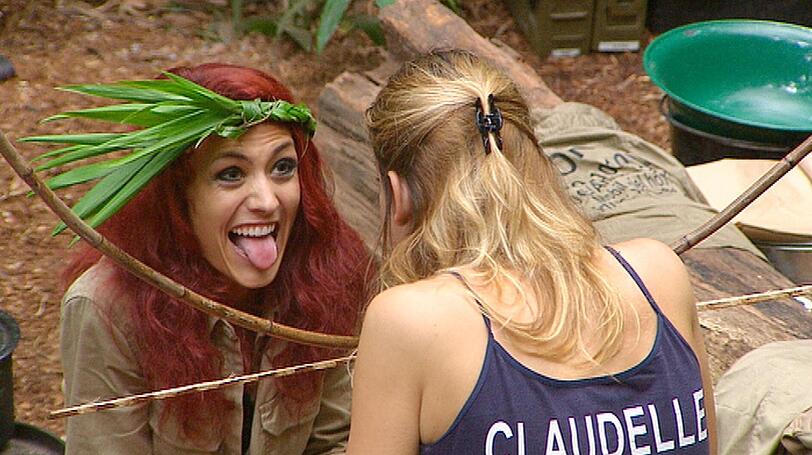 Verschmitze Freude bei Fiona Erdmann und Claudelle Deckert.