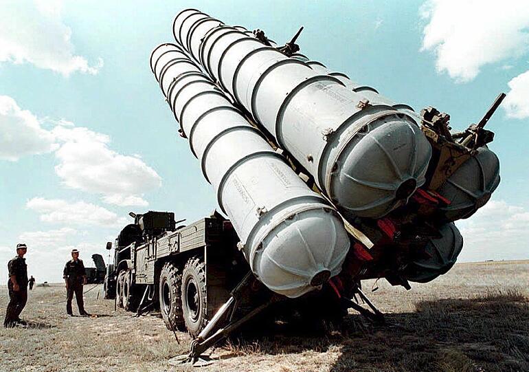 Eine Luftabwehrrakete des russischen Herstellers Almas-Antei.