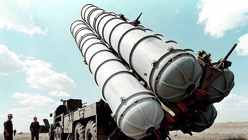Eine Luftabwehrrakete des russischen Herstellers Almas-Antei. Eine Luftabwehrrakete des russischen Herstellers Almas-Antei.