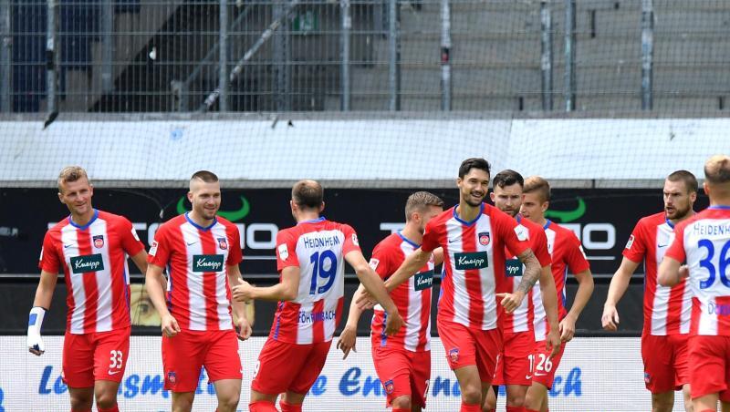 Der 1. FC Heidenheim setzte sich gegen Jahn Regensburg durch. Der 1. FC Heidenheim setzte sich gegen Jahn Regensburg durch.