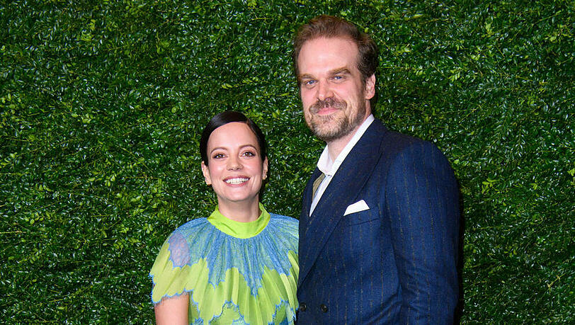 Lily Allen und David Harbour sind seit einigen Wochen Mann und Frau Lily Allen und David Harbour sind seit einigen Wochen Mann und Frau