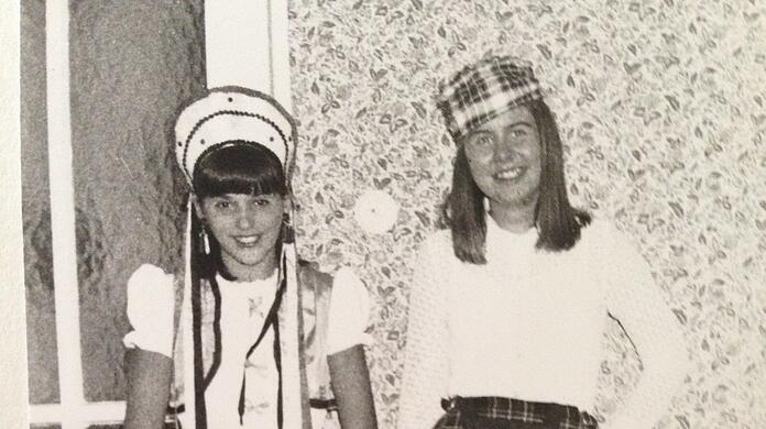 1969 beim Fasching. Gisela Welzenbach (l.) mit ihrer Freundin Katrin.