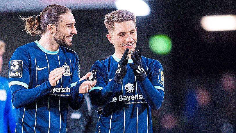 Vier Siege in Serie, seit acht Spiele ungeschlagen – da dürfen die Löwen um Marlon Frey (l.) und Julian Guttau schon einmal auf den Rechenschieber schielen.