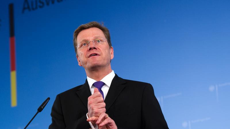 Vizekanzler Westerwelle: «Wir machen mit dem Prinzip von Fördern und Fordern endlich ernst.» Vizekanzler Westerwelle: «Wir machen mit dem Prinzip von Fördern und Fordern endlich ernst.»