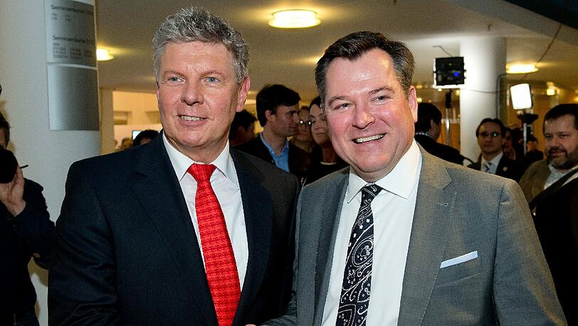 Da stehen die beiden ganz einträchtig nebeneinander: SPD-Mann Dieter Reiter (rechts) und Josef Schmid. Da stehen die beiden ganz einträchtig nebeneinander: SPD-Mann Dieter Reiter (rechts) und Josef Schmid.