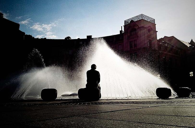Selten gibt es Momente wie diese am Stachus: Den Brunnen am Karlsplatz ganz für sich alleine haben! Im Schnitt befinden sich 7.350 Passanten am Stachus.