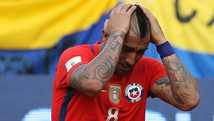 Bayern-Star Arturo Vidal musste im Auswärtsspiel der chilenischen Nationalmannschaft in Kolumbien verletzt ausgewechselt werden. Bayern-Star Arturo Vidal musste im Auswärtsspiel der chilenischen Nationalmannschaft in Kolumbien verletzt ausgewechselt werden.