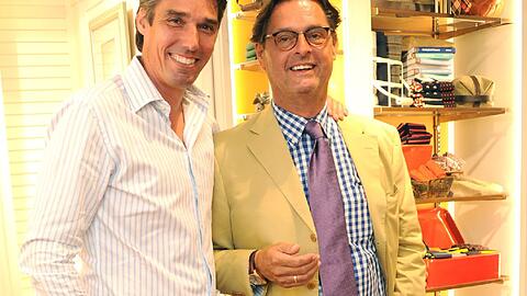 Gut gelaunt: Gant-Deutschlandchef Coen Duetz und Michael Stich bei der Eröffnung des neuen Münchner "Flagship Stores".