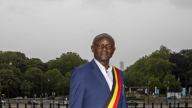 Pierre Kompany, Bürgermeister von Ganshoren und Vater des heutigen Bayern-Trainers. Pierre Kompany, Bürgermeister von Ganshoren und Vater des heutigen Bayern-Trainers.