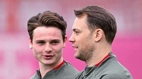 Jonas Urbig (l) und sein Lehrmeister Manuel Neuer.